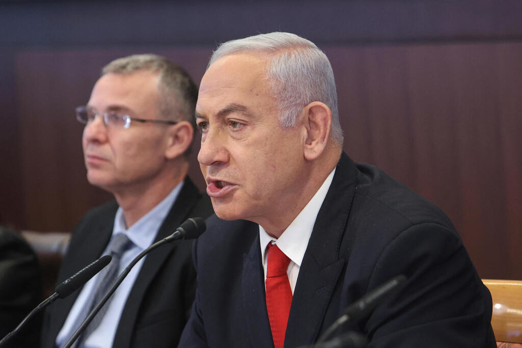 הפגנה בעד הממשלה או נגד? נתניהו ולוין (צילום: EPA) ישיבת ממשלה