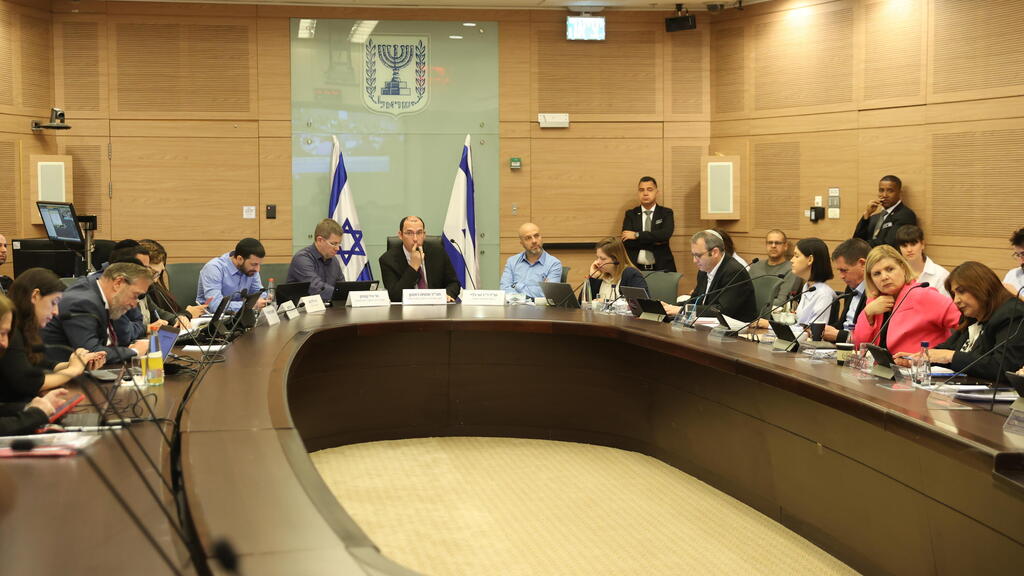 "אנו צופים בחרדה בהתקדמות הדיונים בתיקוני החקיקה הדרמטיים בכנסת". ועדת החוקה (צילום: עמית שאבי) ועדת חוקה חוק ומשפט