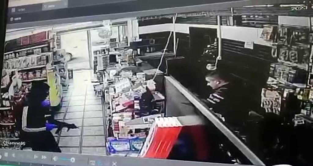 שוד לאור יום באום אל פחם שוד לאור יום בחנות באום אל פחם