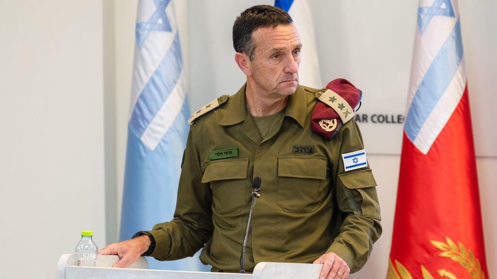 הורה למפקדים לנהוג בשיח עם הקצינים שפונים בסוגייה. הרמטכ"ל הלוי (צילום: דובר צה"ל) הרמטכ"ל הרצי הלוי נפגש עם מפקדים במילואים בצה"ל