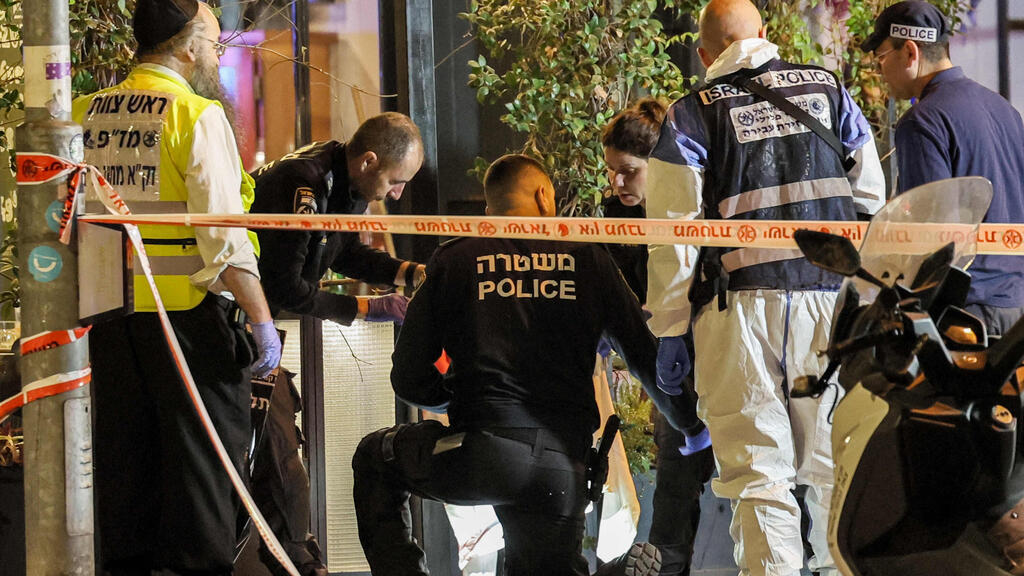זירת הפיגוע (צילום: AFP) זירת הפיגוע בתל אביב