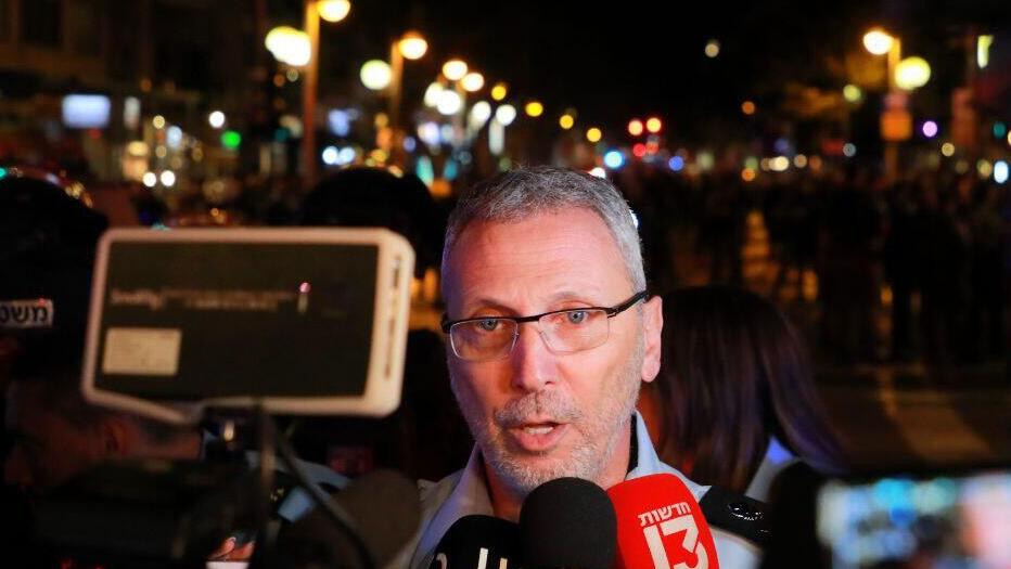 "ספר החוקים של מדינת ישראל הוא מפת הדרכים שלנו". אשד אמש בזירת הפיגוע בת"א (צילום: דנה קופל) עמי אשד בזירת הפיגוע