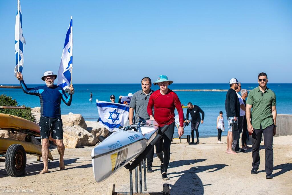 המחאה נגד גלנט בשדות ים (צילום: שרון שחר) מחאת לוחמי שייטת 13 בשדות ים