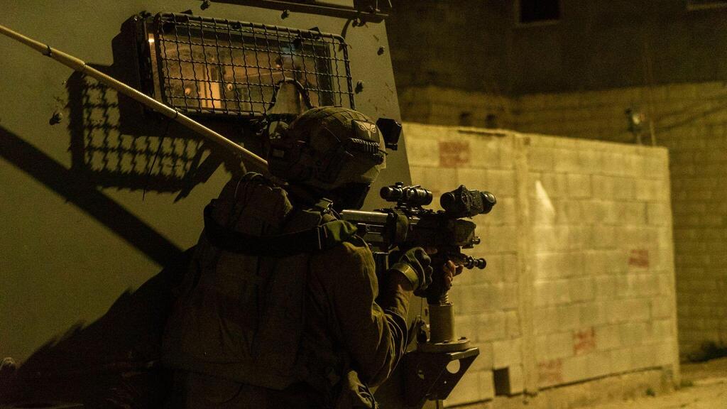 An IDF West Bank raid earlier this year (Photo: IDF Spokesperson's Unit) לוחמי צה"ל, שב"כ ומג"ב עצרו עשרה מבוקשים ברחבי אוגדת יהודה ושומרון