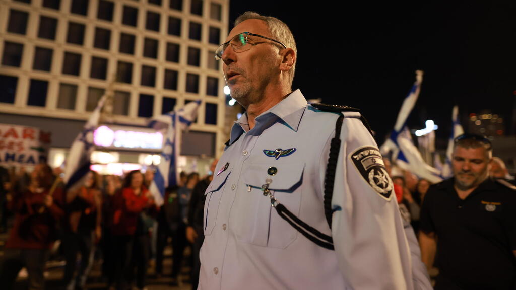 המפכ"ל על הדחת אשד: "טעיתי בשיקול הדעת, בעיתוי ובדרך. אין לי ספק שנמשיך להתנהל במקצועיות" (צילום: טל שחר) ניצב עמי אשד בהפגנה בקפלן