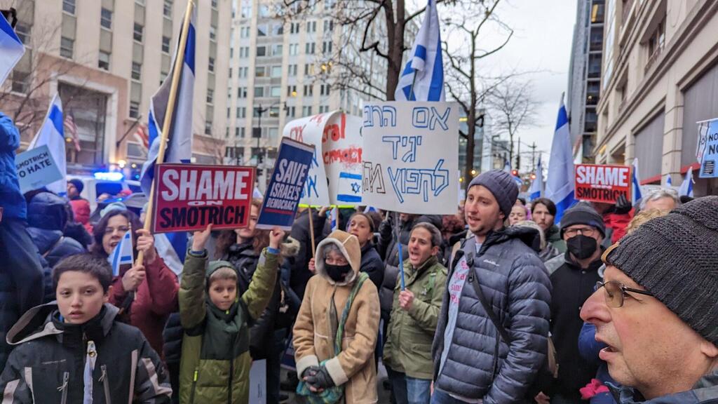 צילום: אורי ניר מפגינים נגד ביקורו של שר האוצר בצלאל סמוטריץ' בכנס הבונדס בוושינגטון