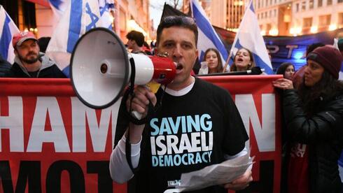 Israeli scholars present judicial reform compromise amid mass protests - Vimarsana News