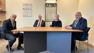 לפיד, גנץ, מרב מיכאלי וליברמן לאחר פגישת האופוזיציה