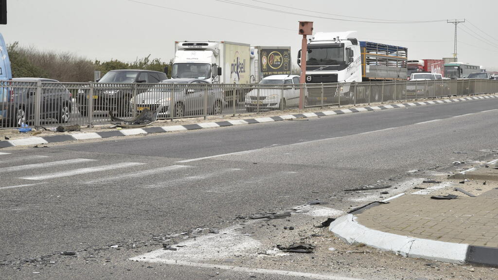 Scene of explosion at Megiddo junction (Photo: Sharon Zur) זירת הפיצוץ