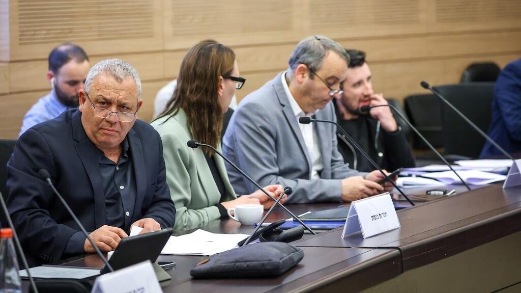 "בצה"ל, מפקד שיקבל טלפון משר הביטחון יענה: 'הוראות אופרטיביות - דרך הרמטכ"ל'". ח"כ איזנקוט (צילום: נועם מושקוביץ דוברות הכנסת) הוועדה המיוחדת לתיקון פקודת המשטרה