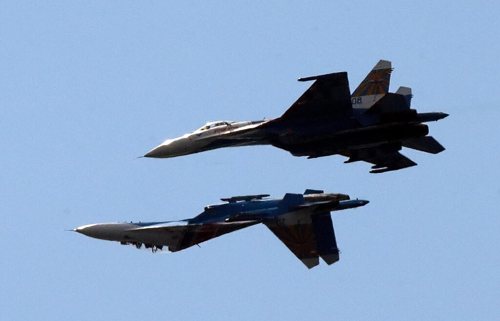 מטוס קרב רוסי מדגם סוחוי 27 SU-27 ארכיון בשמי רוסיה 2013