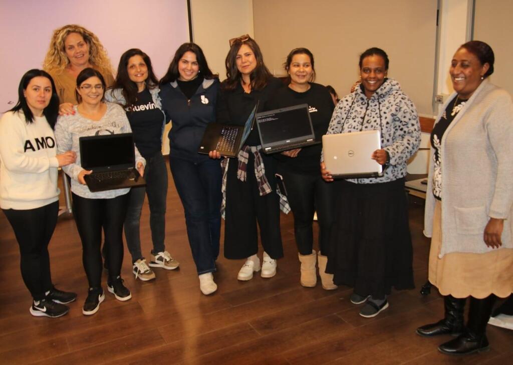 עובדי חברת הפינטק הישראלית, bluevine, בשיתוף פעולה עם עם נשות עמותת "מחדש" לנשים 