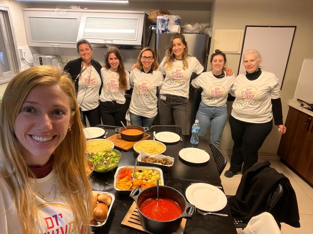 עובדי פירמת עוה״ד גורניצקי GNY, בישלו ארוחת צהרים עבור נשים 