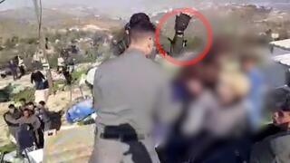 שוטר מכה נער בפינוי אביתר