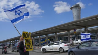 Protestors in Ben Gurion Airport