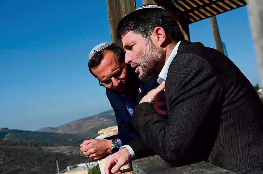Smotrich and Rot (Photo: Nadav Abas) השר בצלאל סמוטריץ' במאחז גבעת הראל
