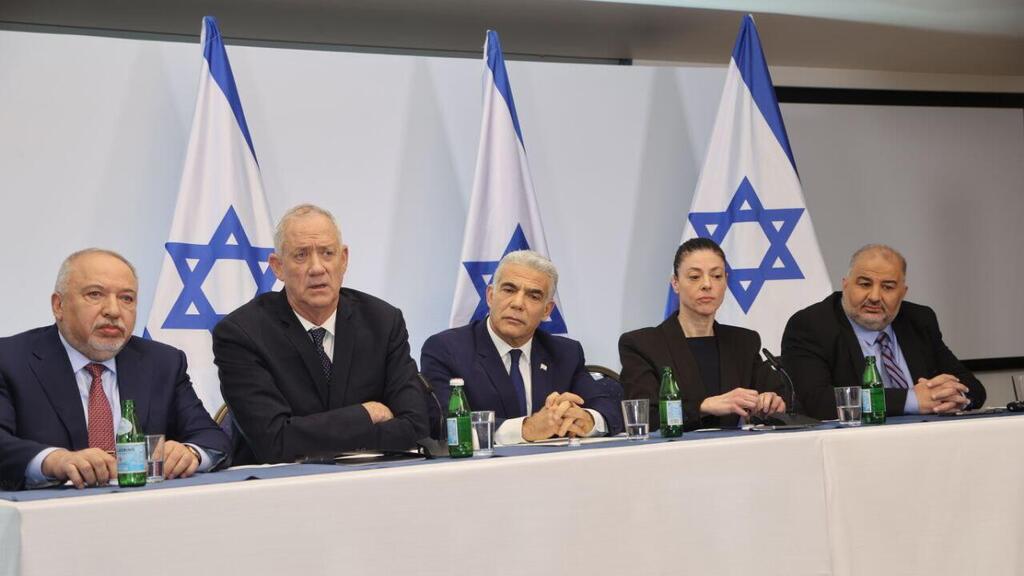תמיכה מסויגת בלבד. ראשי האופוזיציה (צילום: מוטי קמחי) ראשי האופוזיציה בהצהרה לתקשורת