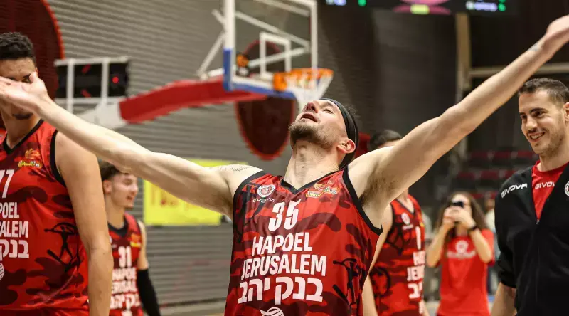 זאק הנקינס חוגג (לילך וויס-רוזנברג) זאק הנקינס חוגג