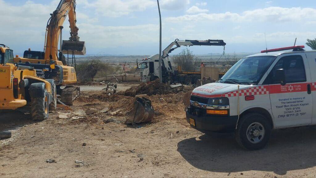 תושב הפזורה שמר באתר בנייה, ולפי החשד נדקר למוות. זירת האירוע הערבה, הבוקר (צילום: דוברות המשטרה) זירת הרצח סמוך ליישוב ספיר בנגב