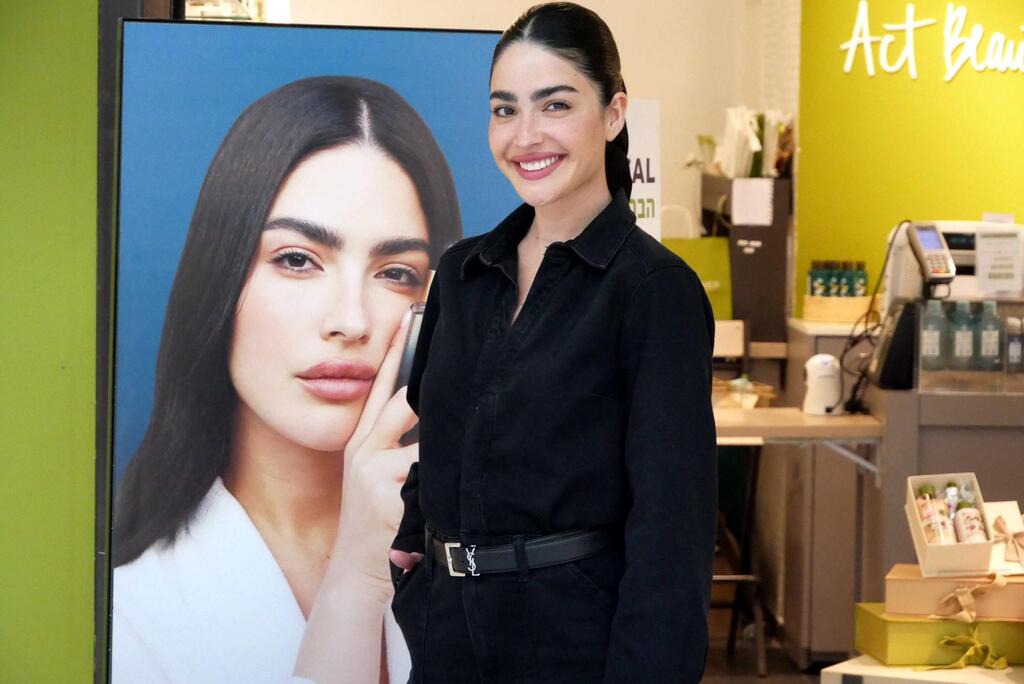 עוקבות נאמנות במיוחד. ספיר אביסרור (צילום: אמיר מאירי ) ספיר אביסרור איב רושה