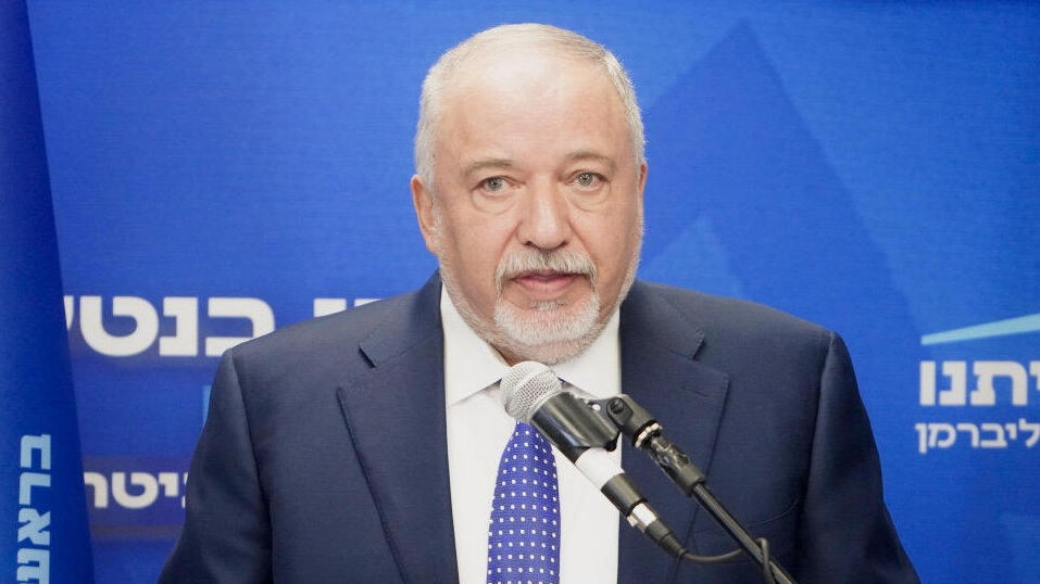 ליברמן: "קורא לחברי הליכוד לשלוח את נתניהו הביתה" (צילום: שלו שלום) ישיבת סיעה ישראל ביתנו