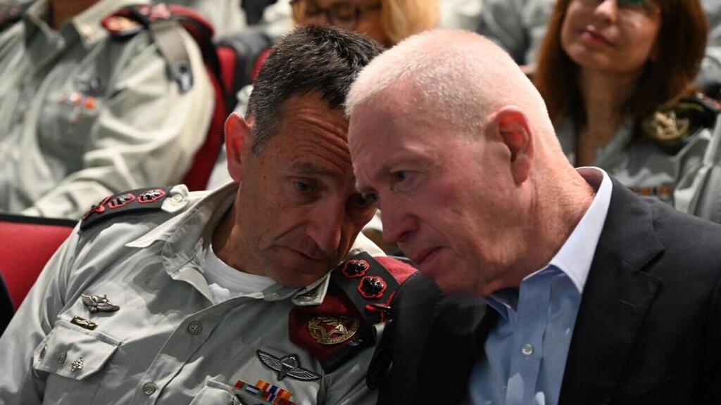 יואב גלנט והרמטכ"ל הלוי. השר המפוטר שיקף את דברי כל ראשי גופי הביטחון (צילום: אריאל חרמוני, משרד הביטחון) יואב גלנט והרצי הלוי