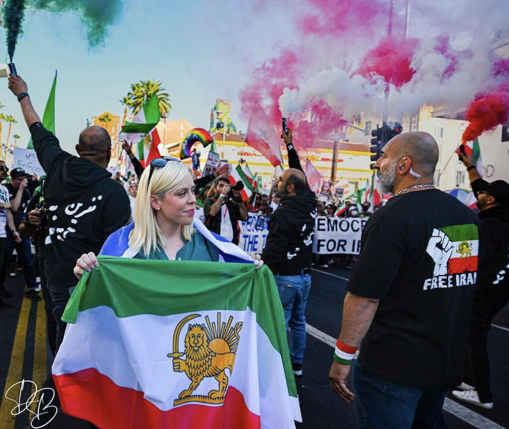 Ynet Correspondent Emily Schrader at Rally for Iranian People in Los Angeles