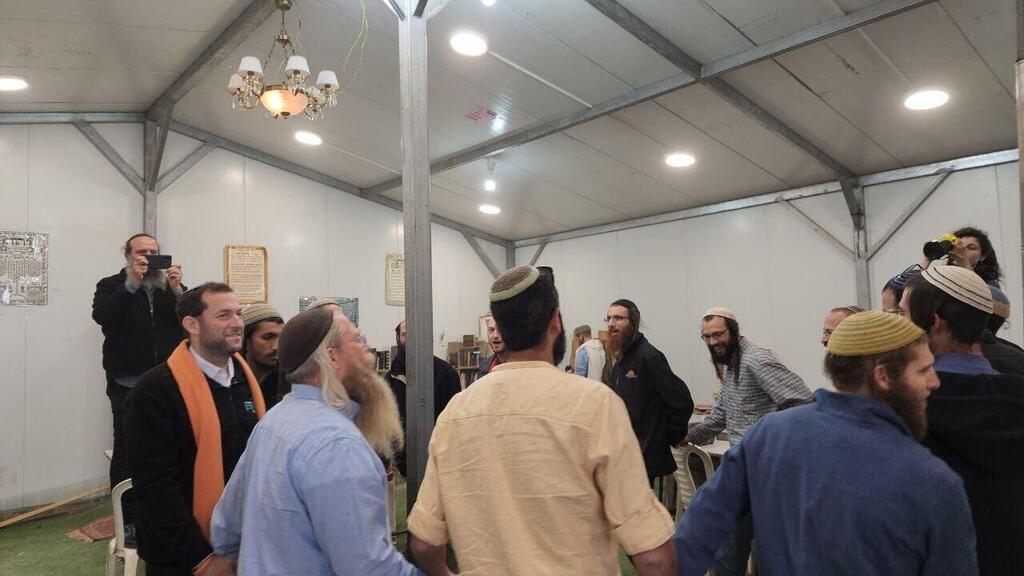 חגיגות בחומש אחרי ביטול חוק ההתנתקות (צילום: חומש) חגיגות בחומש לאחר ביטול חוק ההתנתקות