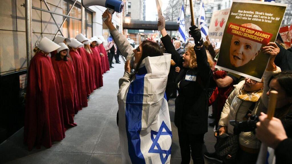 Protesting judicial overhaul in New York (Photo: Liri Agami, Roy Bushi, Nili Gatz) מחאה להצלת הדמוקרטיה הישראלית בניו יורק, ארה''ב