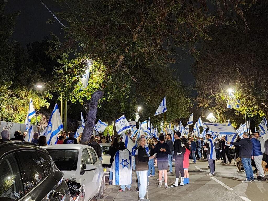 ההפגנה ברמת השרון נגד רוטמן מחאה ברמת השרון