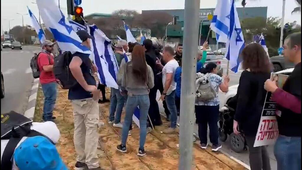 תיעוד ממעצר חשוד בתקיפת מפגין בראשון לציון