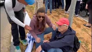 תיעוד ממעצר חשוד בתקיפת מפגין בראשון לציון