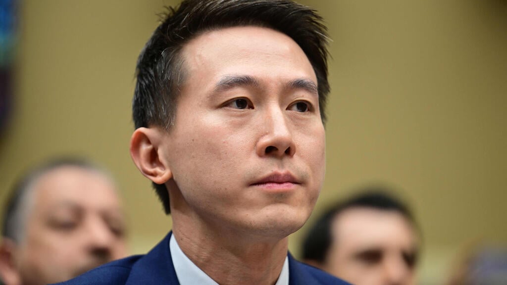TikTok CEO Shou Zi (Photo: Jim Watson / AFP) שו זי צ'ו בשימוע בקונגרס
