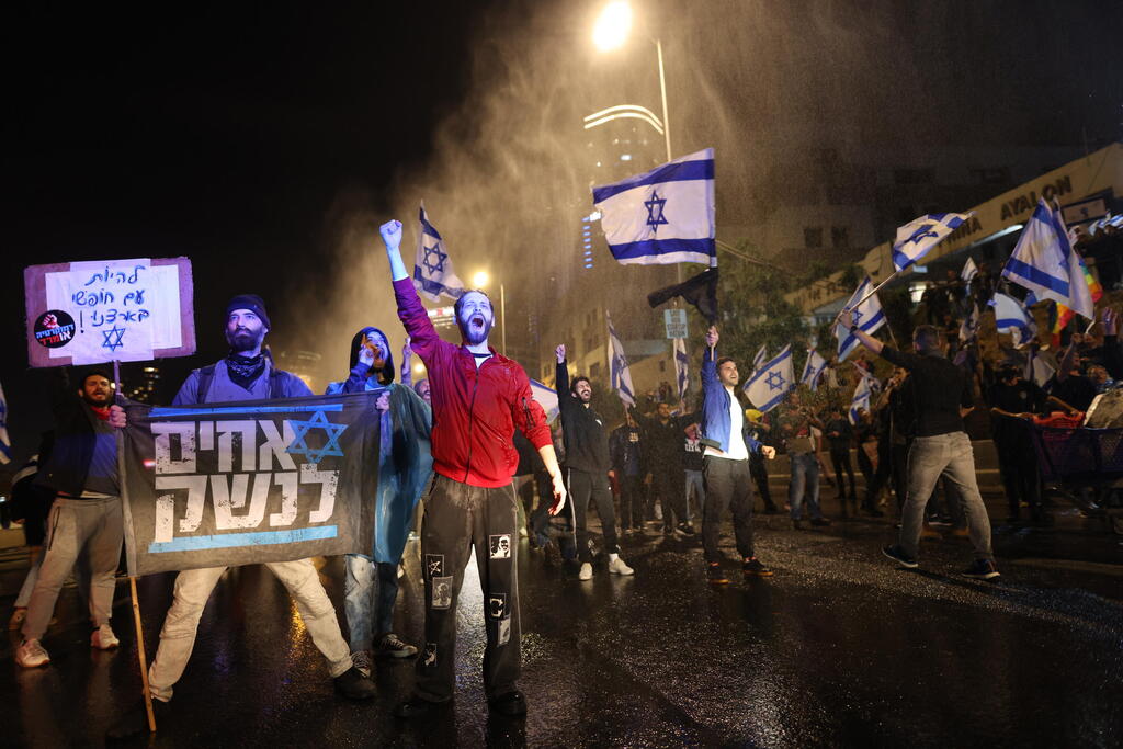 מפגינים באיילון