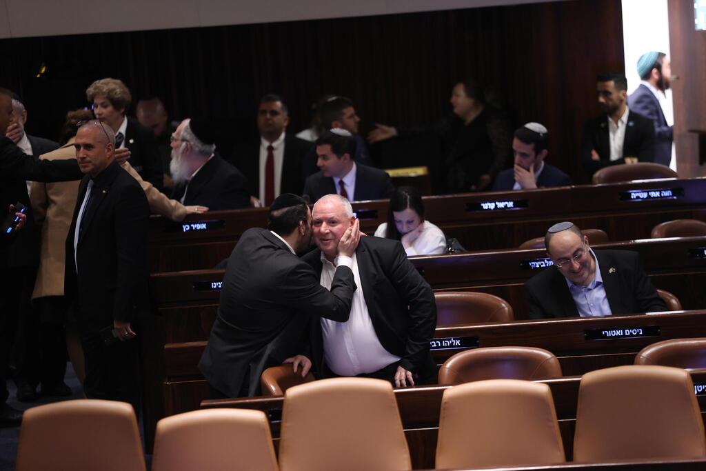 אמסלם במליאה, אמש (צילום: אלכס קולומויסקי) מליאת הכנסת
