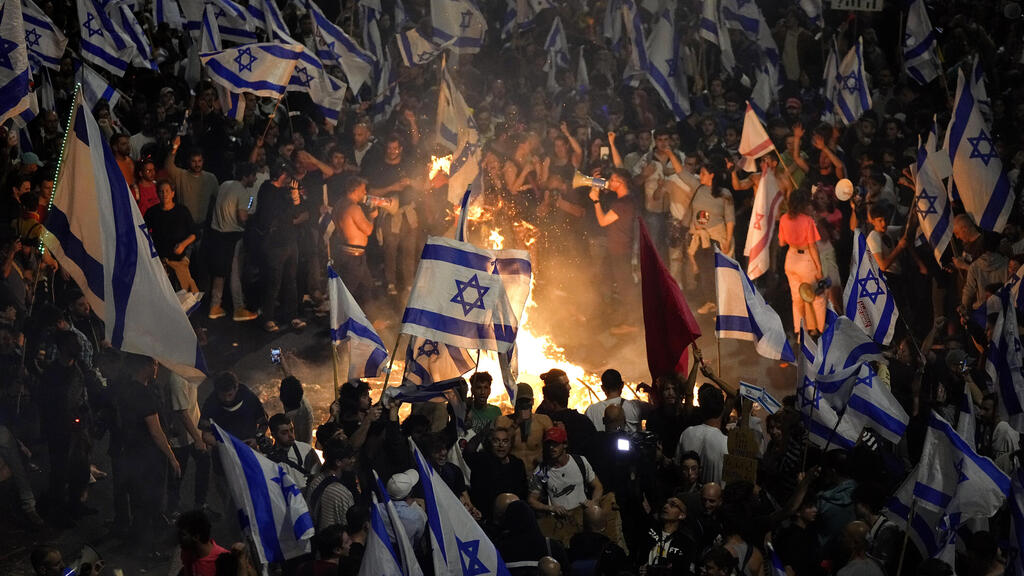 ההפגנה באיילון (צילום: AP) ההפגנה באיילון