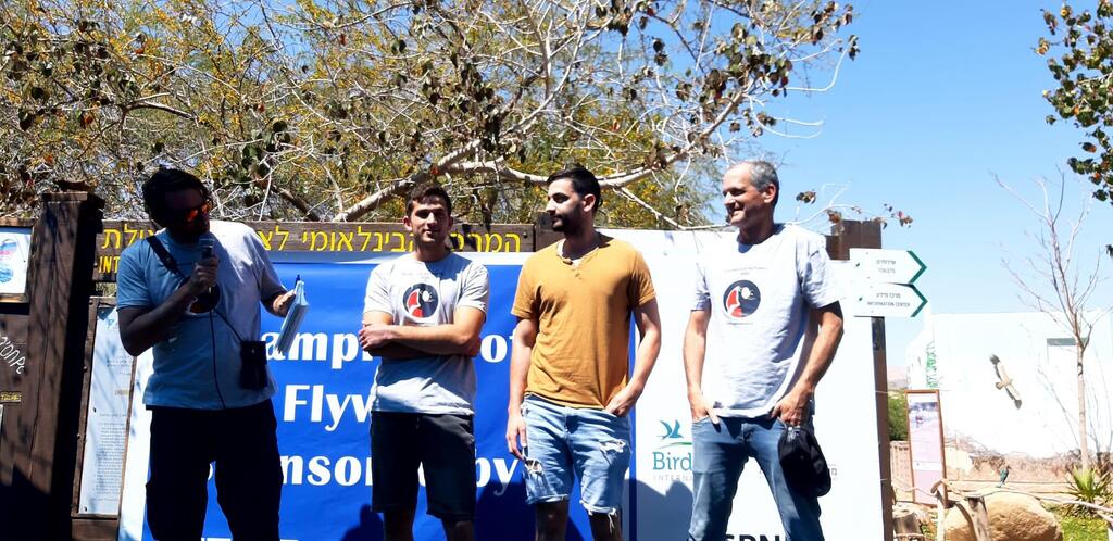זוכי מקום ראשון בתחרות "אלופי הנדידה 2023" (צילום: דב גרינבלט, החברה להגנת הטבע ) זוכי מקום ראשון בתחרות "אלופי הנדידה 2023"