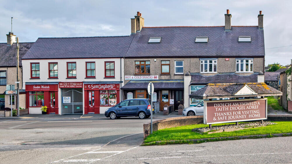 Hello Llanfairpwllgwyngyllgogerychwyrndrobwllllantysiliogogogoch Top 5