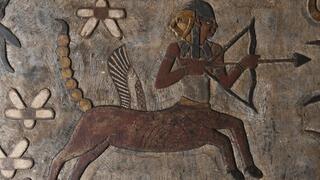 ייצוג של מזל קשת על קירות מקדש איסנא במצרים
