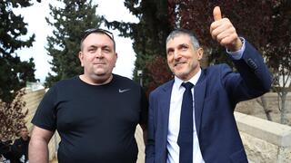 זדורוב יוצא מבית המפשט זדורוב יוצא מבית המשפט