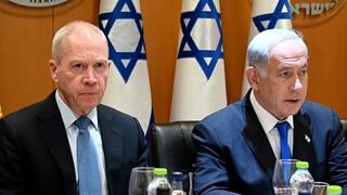 שר הביטחון יואב גלנט עם ראש הממשלה בהרמת כוסית לקראת פסח שר הביטחון יואב גלנט עם ראש הממשלה בהרמת כוסית לקראת פסח