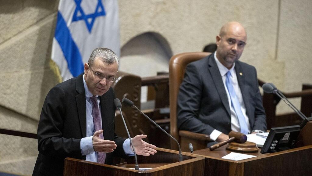 ''מכירה בזכותו להיות פוליטיקאי ממולח''. יו''ר הכנסת אמיר אוחנה עם שר המשפטים יריב לוין (צילום: עמית שאבי) יו"ר הכנסת אמיר אוחנה עם שר המשפטים יריב לוין