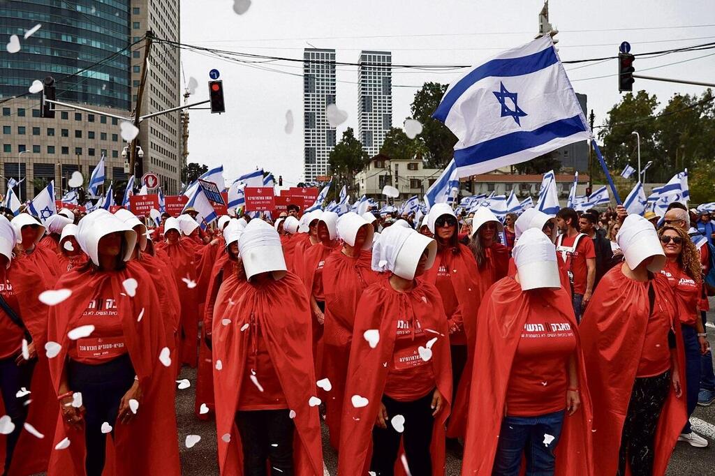 יש ערכים שאי אפשר לוותר עליהם. מחאת הנשים ( צילום: רויטרס) מיצג השפחות בתל אביב