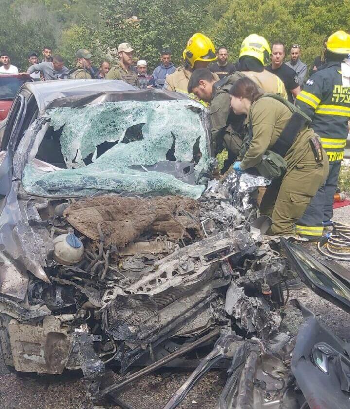 זירת התאונה בין הרכב לאוטובוס באזור עמנואל (צילום: כבאות יו"ש) התאונה בין אוטובוס לרכב בכביש 5055 ואדי קנה