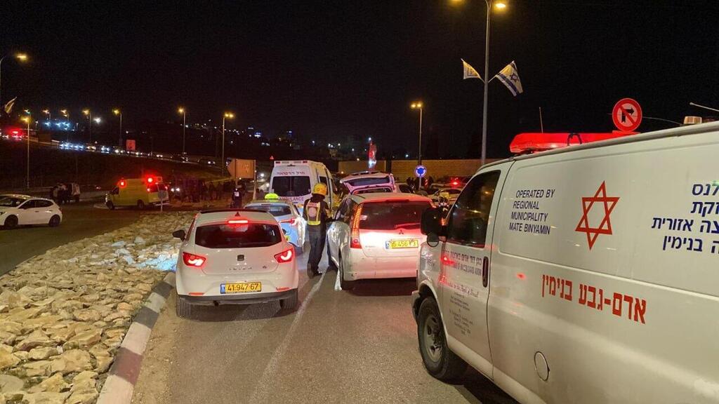 זירת אירוע הירי, בכיכר אדם (צילום: רענן גורמס, TPS) זירת אירוע הירי בכיכר אדם, בנימין