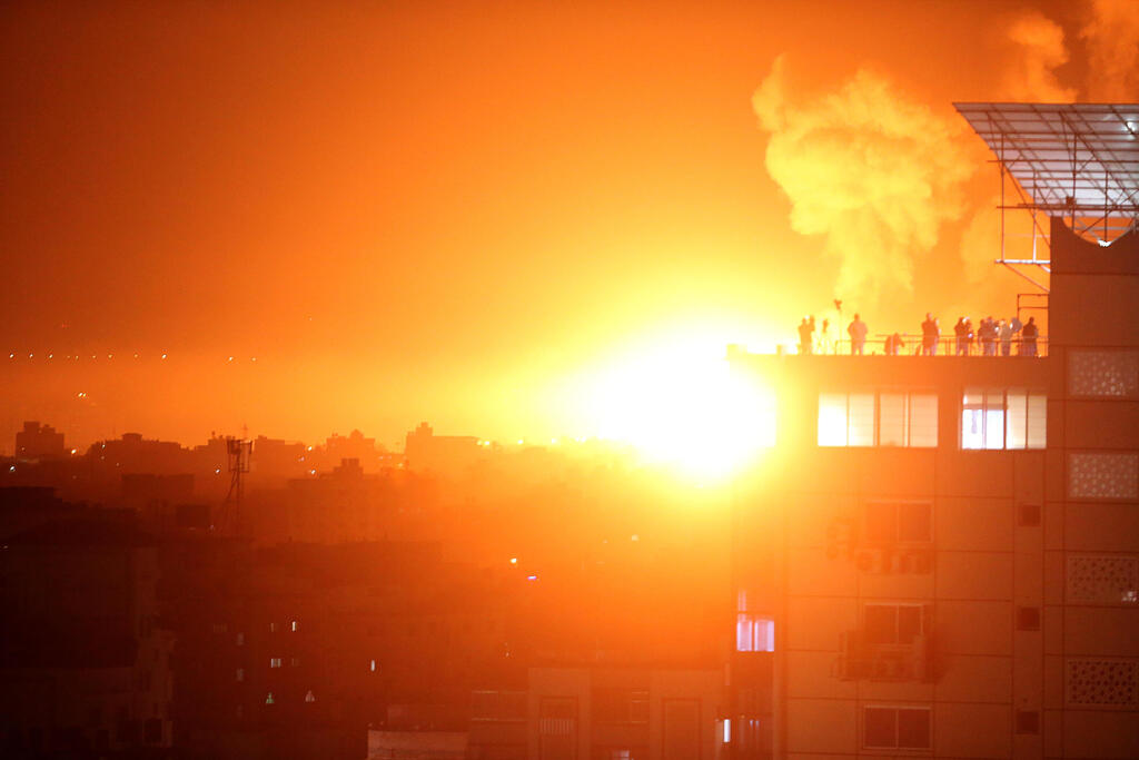 תקיפת צה"ל בעזה (צילום: EPA ) תקיפת צה"ל בעזה