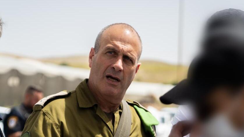 "ההשתלחות בו אינה ראויה". אלוף פיקוד מרכז יהודה פוקס ( צילום: דובר צה"ל) מפקד פיקוד המרכז, אלוף יהודה פוקס ומפקד חטיבת הבקעה והעמקים, אלוף-משנה מאיר בידרמן בזירת הפיגוע