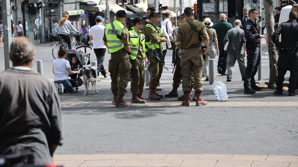 חיילים מתגברים את כוחות הביטחון בתל אביב