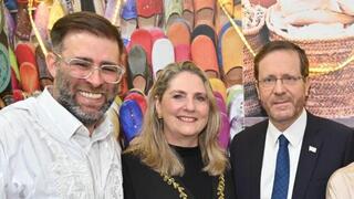יצחק הרצוג בחגיגות המימונה בביתו של אורן חזן