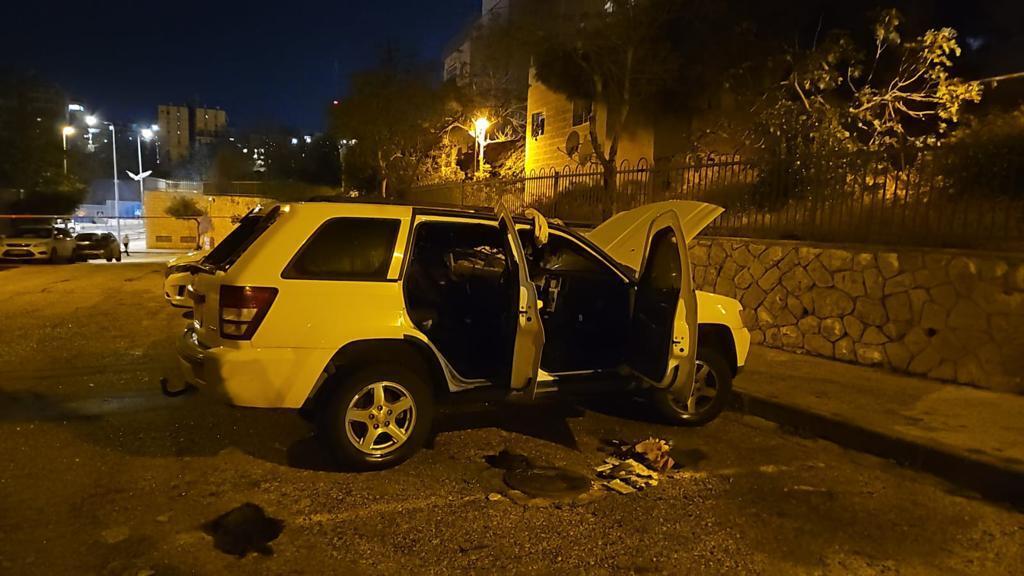 Car vandalized in E. Jerusalem (Photo: Police Spokesperson) הנזק שנגרם לרכבים בשכונת נווה יעקב בירושלים